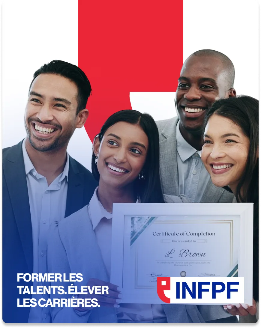 Apprenants INFPF recevant un certificat